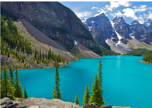 أفضل أماكن الإقامة في كندا: خيارات تجمع بين الفخامة والطبيعة