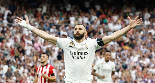 خبير يكشف عن توقيع بنزيما عقدا مع الاتحاد حتى 2025