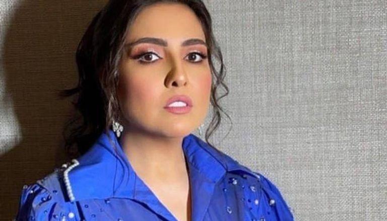مي كساب تطالب جمهورها بالدعاء لوالدها