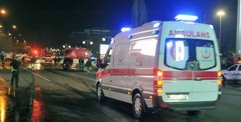 3 إصابات بتدهور مركبة على طريق المطار