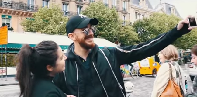 بالفيديو ..  سعد المجرد يشعل مواقع التواصل بأول كليب له مع والديه بعد الإفراج عنه