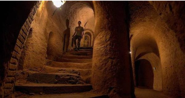 تفسير رؤية النزول تحت الأرض في المنام
