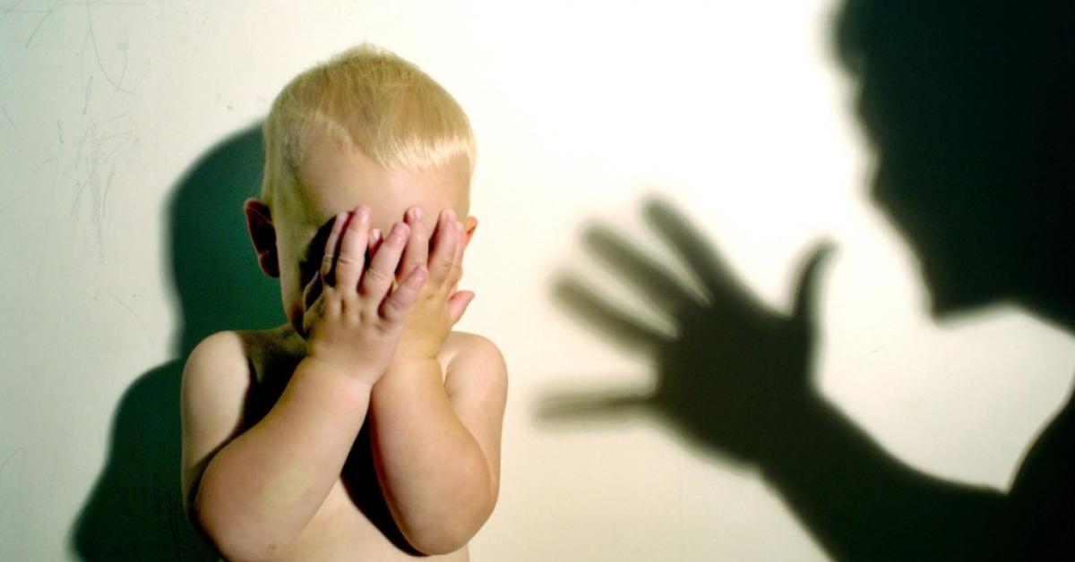  الأمن يوضح حقيقة مقتل طفلة ب لكمة من والدها
