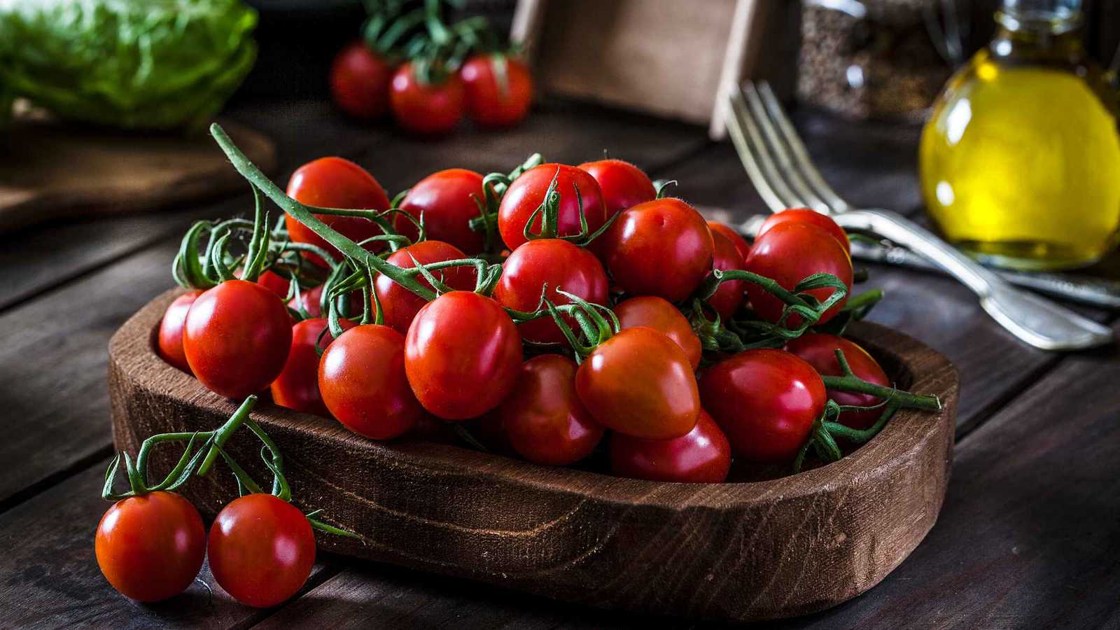 "البندورة" الكرزية أم العادية ..  أيهما أفضل لصحتك؟ 