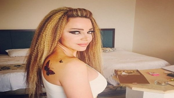 فتاة تهدد سوزان نجم الدين بنشر فيديوهات إباحية ..  والفنانة :"اللي عندهم ينشروه"  