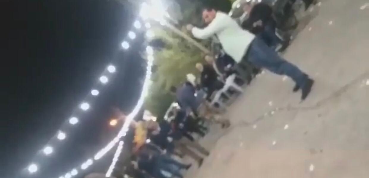  القبض على ثلاثة اشخاص ظهروا خلال فيديوهات وهم يقومون باطلاق عيارات نارية في محافظة البلقاء