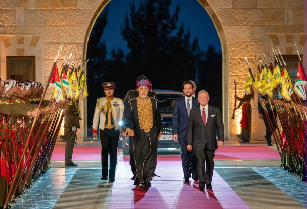 الملك يصطحب سلطان عُمان لزيارة متحف الأردن