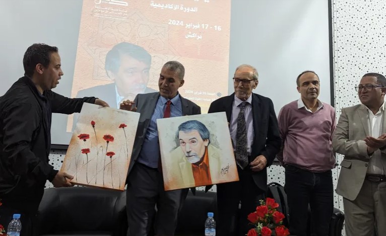 كيليطو والشعر ..  حين يمارس الكاتب النظم والحكي من خلف قناع