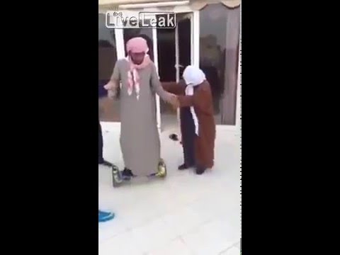 بالفيديو  ..  سعودي قام بتجربة السكوتر الذكي فيتسبب بكارثة
