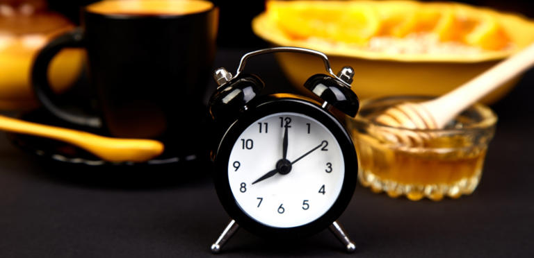 ما هي الأطعمة التي ينصح بتناولها بعد الساعة 8 مساءً؟