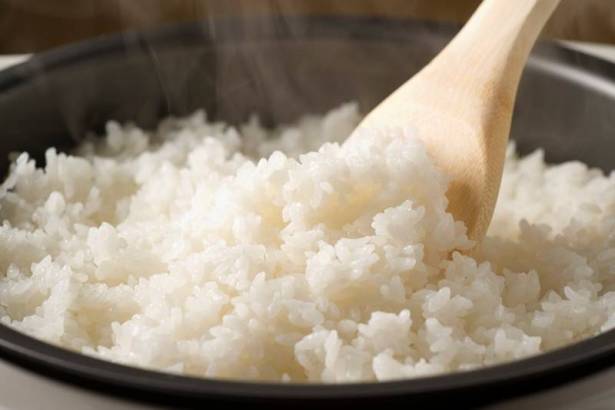 لماذا يجب علينا ان لا نعيد تسخين الأرز بعد طهوه؟