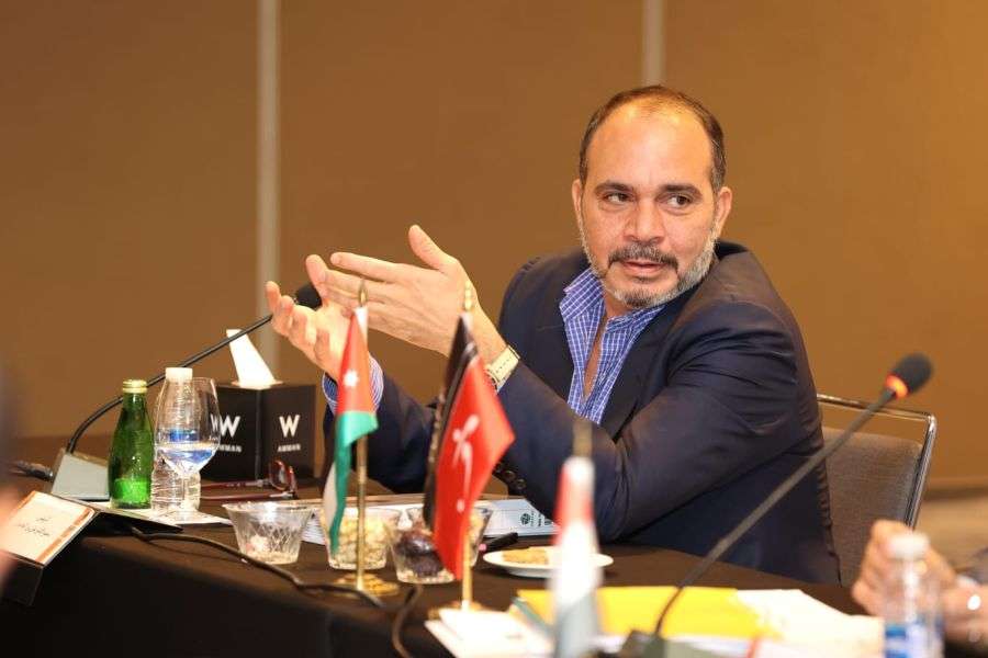 بالفيديو  ..  الأمير علي: كل البلد "مدرب"