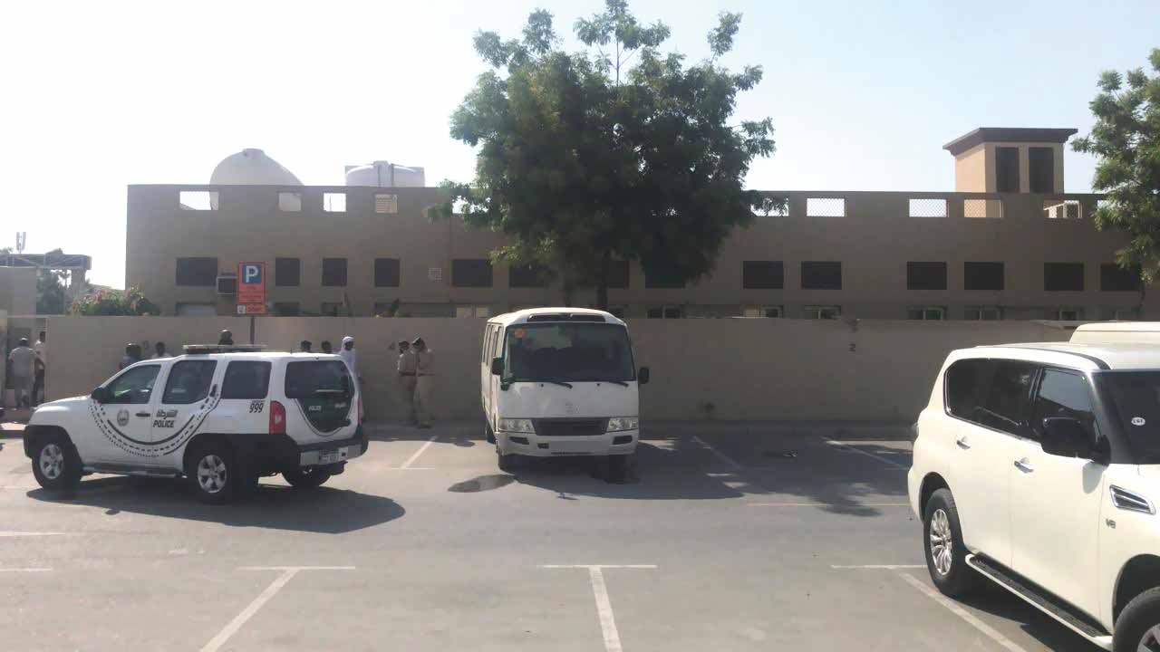 وفاة طفل منسي داخل حافلة تابعة لمركز تعليمي في دبي