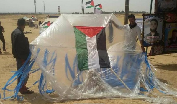 بالطائرات الورقية يستعد الفلسطينيون في غزة للمشاركة في "جمعة" الشهداء والأسرى