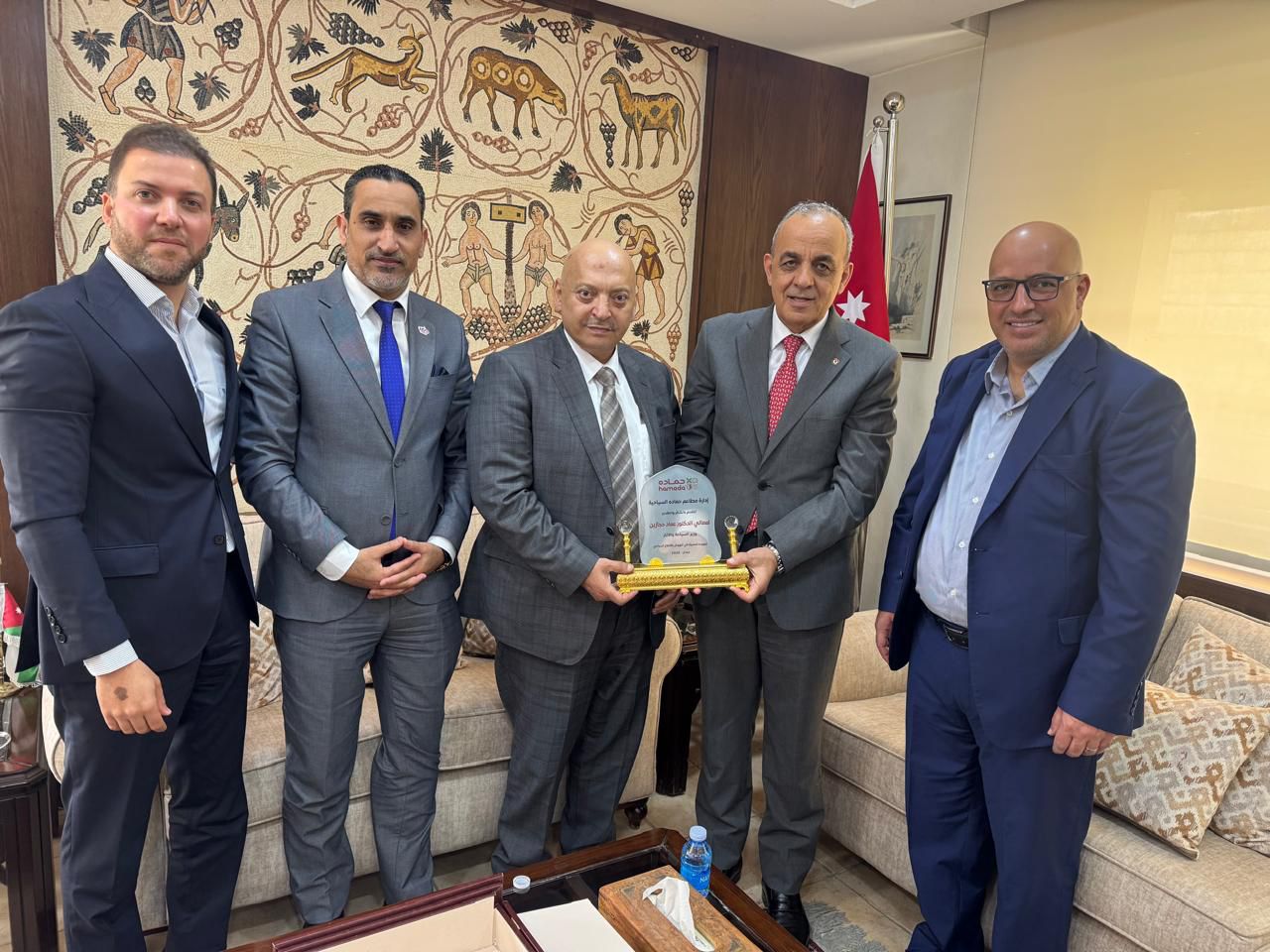 وزير السياحة ورئيس لجنة المطاعم بصناعة عمّان رائد حمادة يبحثان تحديات القطاع ومطالب لدعمه في ظل تراجع الحركة السياحية