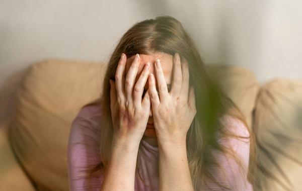 لأنهم من الأمراض النفسية الشائعة جداً في الدول العربية ..  اكتشفي الفرق بين القلق والاكتئاب
