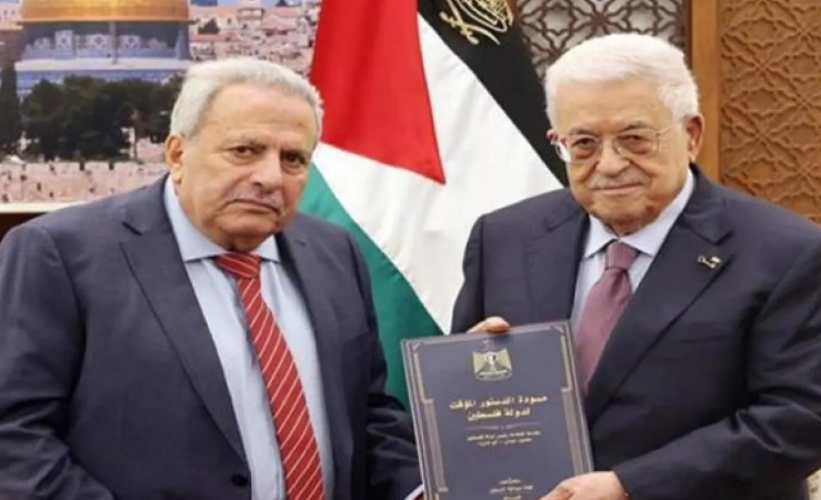 عباس يصدر قراراً بنشر مسودة الدستور المؤقت