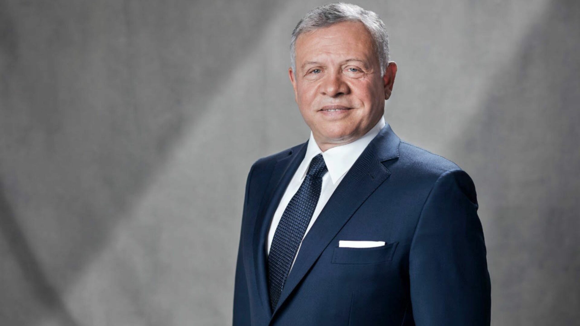 الملك يهنئ خادم الحرمين الشريفين بذكرى “يوم التأسيس” للمملكة