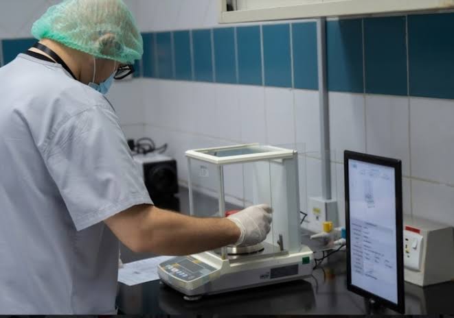 تساؤلات حول آلية استكمال إجراءات تشغيل مختبر متخصص لفحص الأغذية في محافظة الكرك