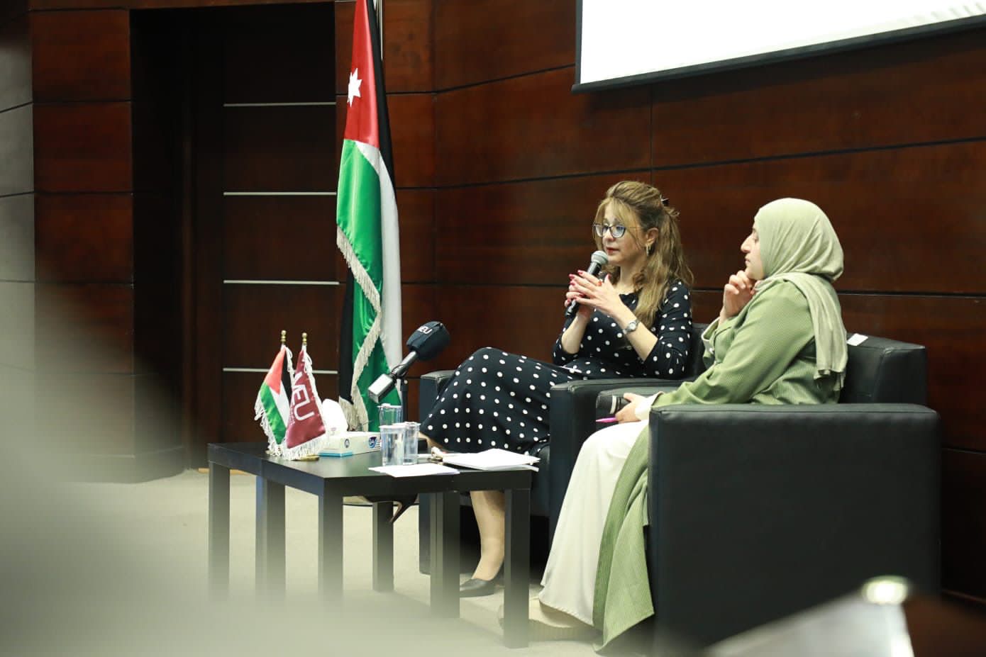رئيسة "الشرق الأوسط" خلال لقائها أعضاء الهيئة التدريسية: ماضون في تنفيذ استراتيجية تجويد العملية التعليمية  