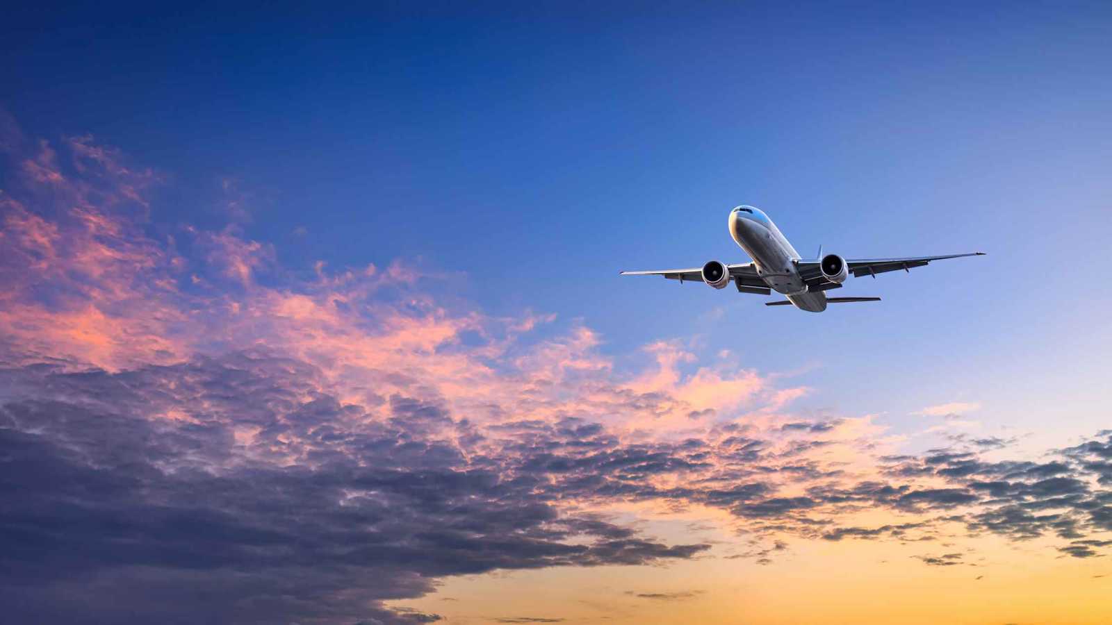 "رائحة كريهة" تكشف تفاصيل حادثة وفاة على متن رحلة طيران