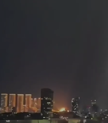 شاهد ..  لحظة سقوط صاروخ إيراني في "تل أبيب"