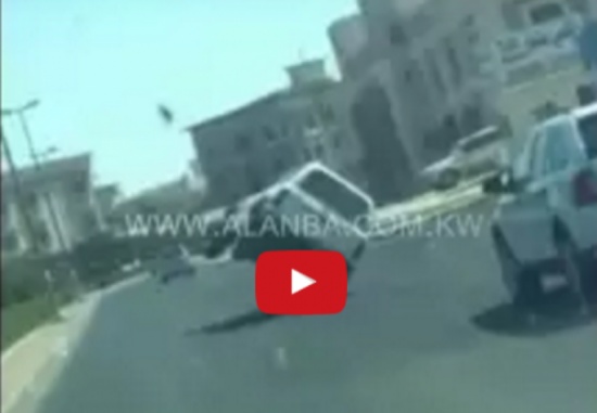 بالفيديو ..  كان يستعرض بسيارته ..  والنهاية غير متوقعة!