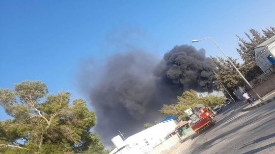 الدفاع المدني يتعامل مع حريق كبير في مدينة الحسن الصناعية بإربد