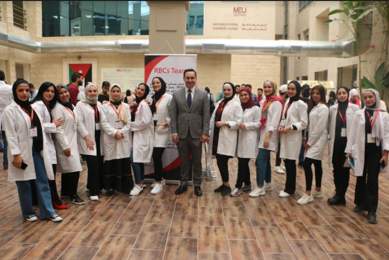كلية الصيدلة في جامعة الشرق الأوسط تنظم فعالية طبية بالتعاون مع  RBC’s team