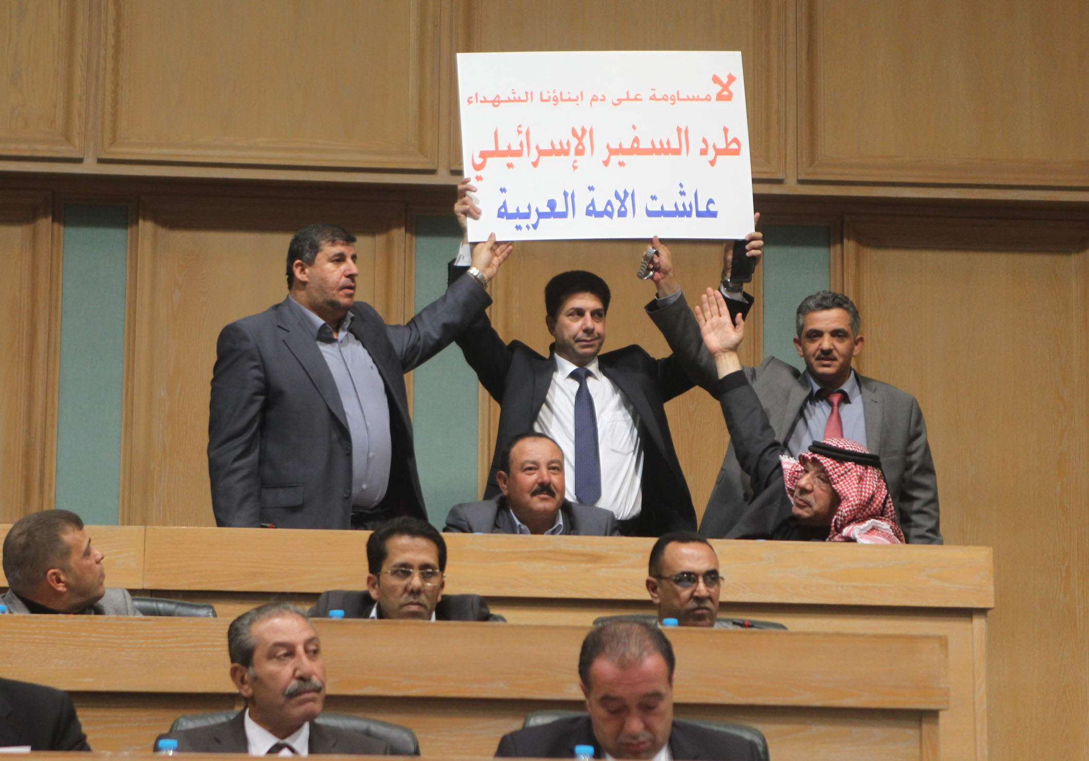 النسور يفتخر ..  والدغمي يدعو الإلتزام بحجب الثقة ..  ونواب يطالبون بطرد السفير الإسرائيلي فوراً