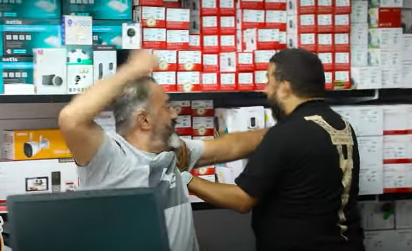 الكاميرا الخفيه: جن وفقد عقله 