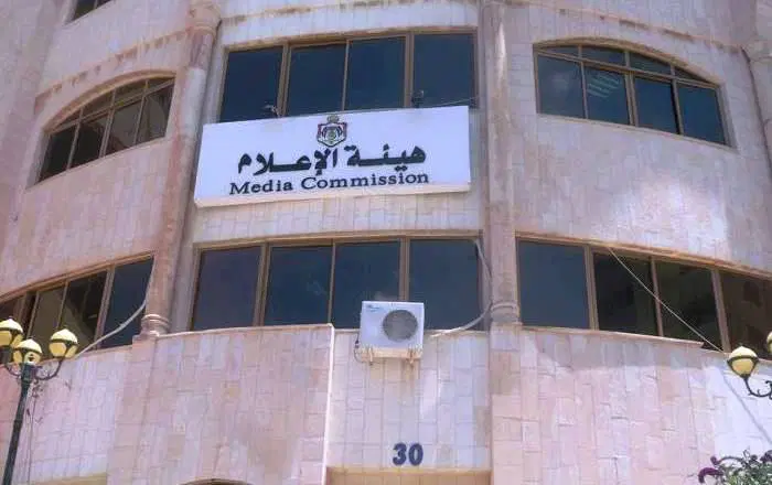 "الإعلام" تضع تعليمات جديدة لتنظيم عمل الفرق الصحفية والإعلامية في الميدان  ..  وثيقة 