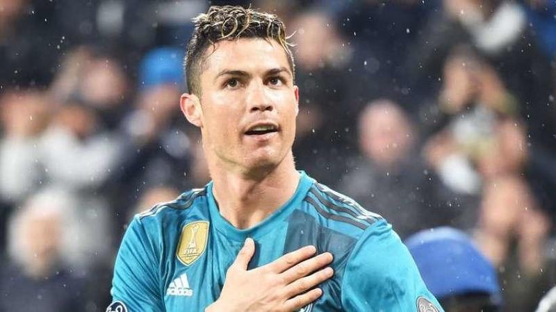 بالصورة .. "تحفة" كريستيانو رونالدو تحدث ضجة في الوسطين الرياضي والإعلامي