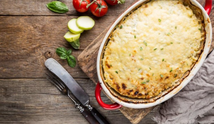 صينية الكوسا باللحم المفروم والبشاميل