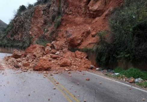  إغلاق طريقي الكورة والعالوك في اربد و الزرقاء