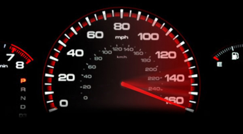 يقود بلا رخصة ويتسبب في وفاة صديقه وإصابة 3 آخرين
