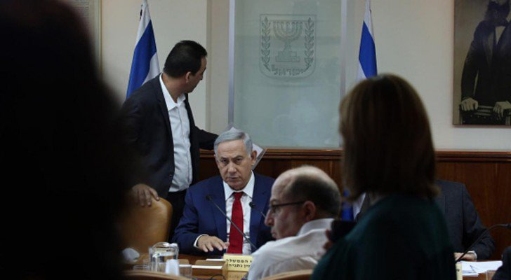 وزير إسرائيلي يحتج على تعيين ليبرمان  ..  ويستقيل