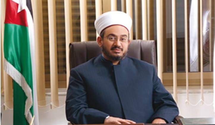 وزير الأوقاف يؤكد ضرورة تحسين الخدمات في مدينة حجاج غور نمرين