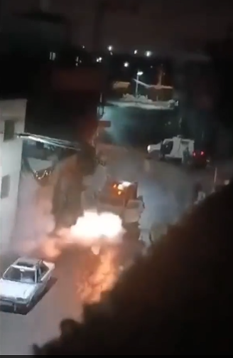 بالفيديو  ..  لحظة استهداف جنود الاحتلال بقتبلة محلية الصنع، وإصابة أحدهم يجروح خلال اقتحام بلدة عزون شرق قلقيلية"