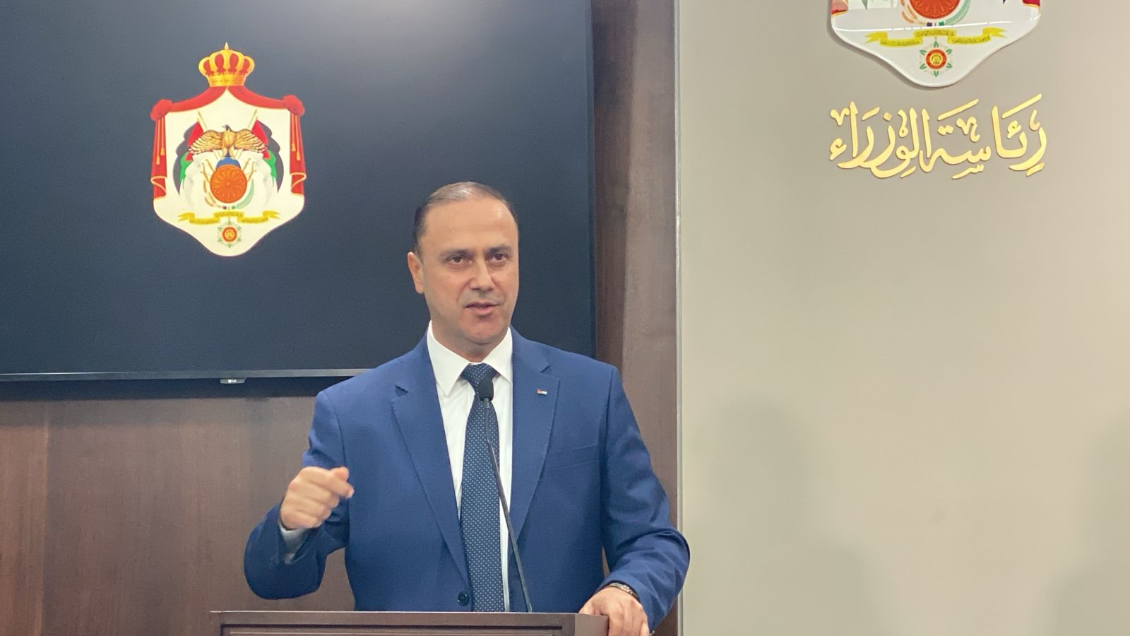 المومني: سيتم اختيار 300 مكلّف لكل محافظة باستثناء عمان 1500 والزرقاء 900 وإربد 900 