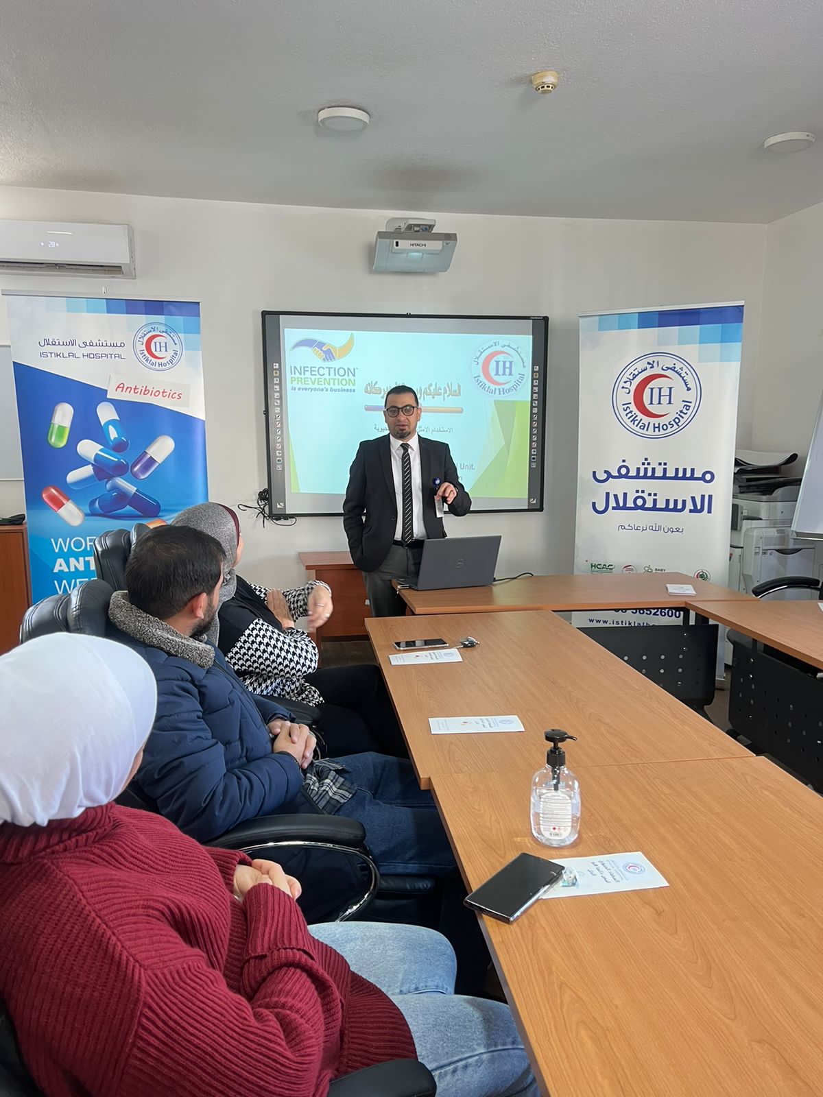 مستشفى الاستقلال ينظم مجموعة من ورشات العمل للتوعية بالمضادات الحيوية
