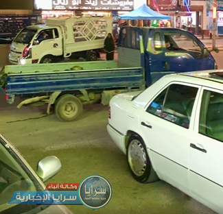 بالفيديو  ..  بائع يثير جدلًا واسعًا عبر منصات التواصل الاردنية لطريقة بيعه "للبطيخ" في عمان
