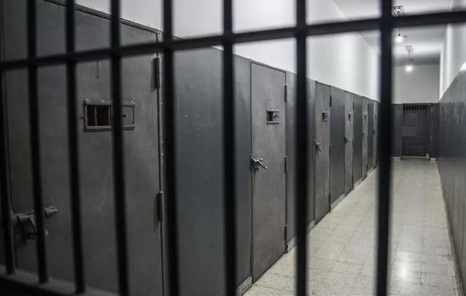 محافظ العاصمة يفرج عن ١٥ شخص من موقوفي الرابية