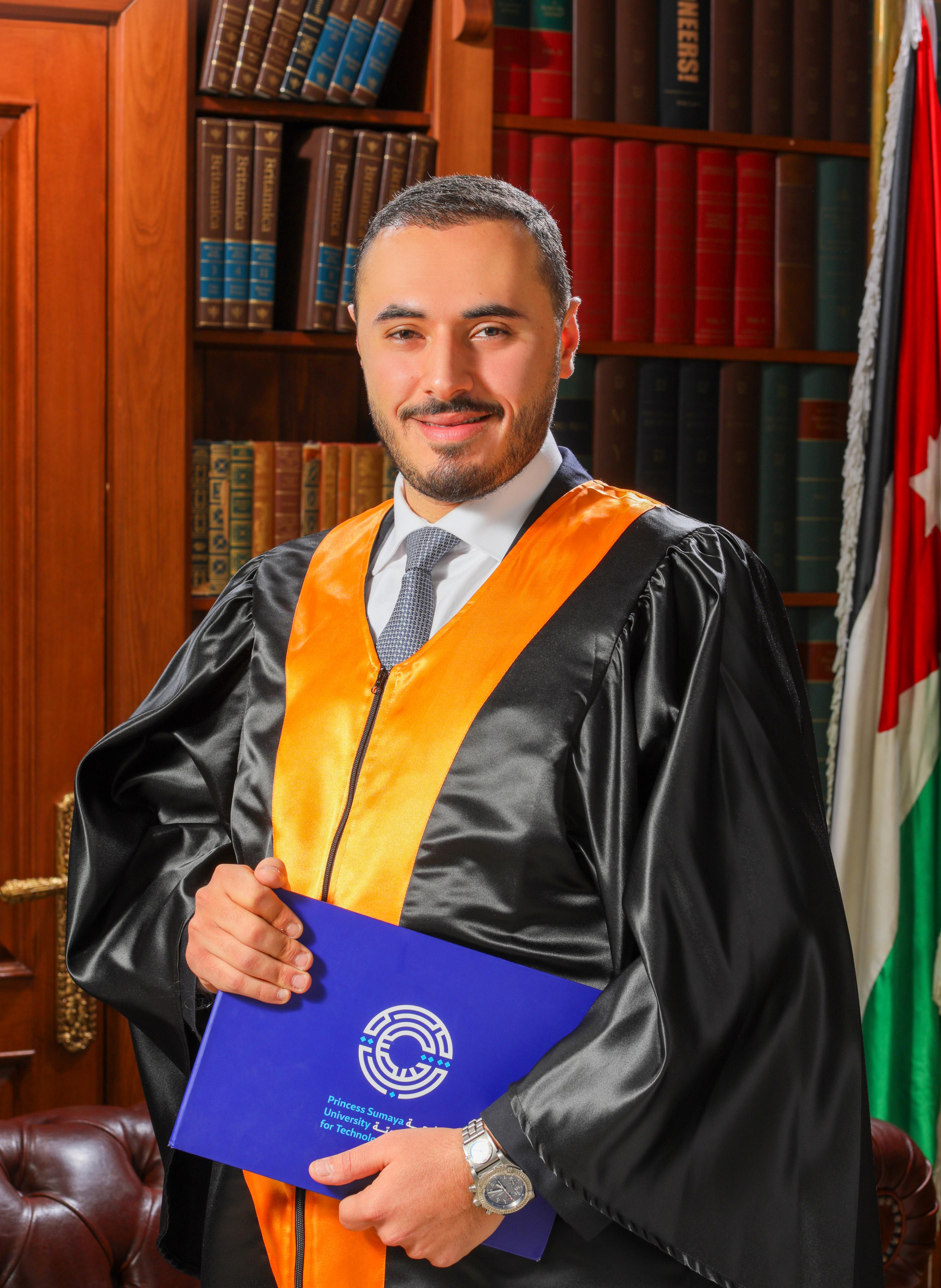 راشد محمد البخيت ..  مبارك التخرج 