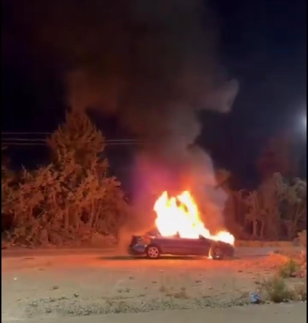 إخماد حريق مركبة على طريق كفر جايز في بني كنانة دون إصابات