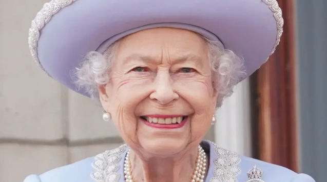 وسائل إعلام بريطانية: أبناء الملكة وحفيدها يتواجدون معها والوضع خطير