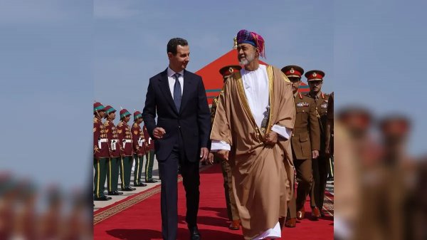 بشار الأسد يصل سلطنة عمان ويلتقي هيثم بن طارق