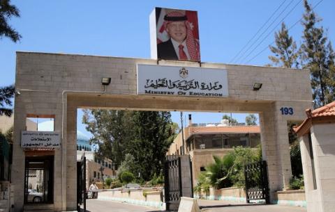 معلم من الطرة يناشد التربية بعد 16 عاماً من الخدمة: «المواصلات تكلفني 250 ديناراً شهرياً»