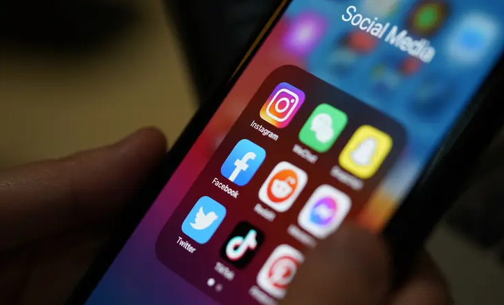 بعد تجربة أستراليا ..  ولايات هندية تدرس حظر وسائل التواصل الاجتماعي على الأطفال