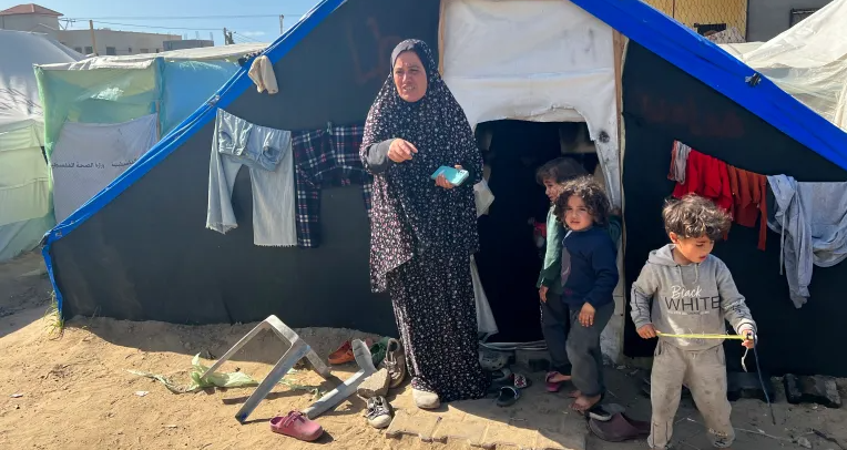المرأة بغزة تكابد ويلات الحرب وتفتقد الأمان